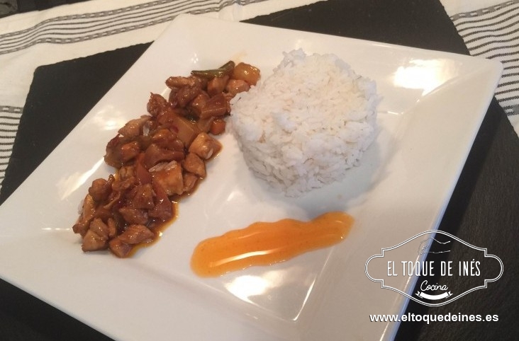 Pollo con almendras