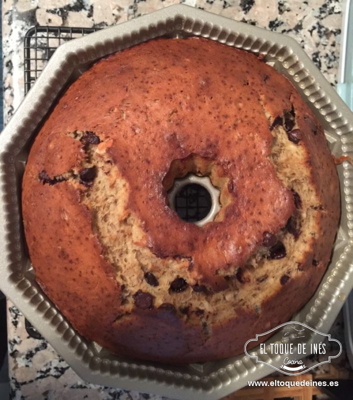 Echamos la mezcla en nuestro molde y con el horno precalentado lo metemos durante 50 minutos a 180º C.