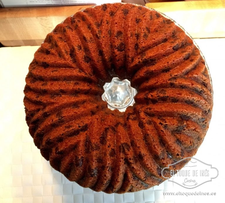 Retirar del horno y poner sobre una rejilla, a los 10 minutos lo desmoldamos y listo para comer.