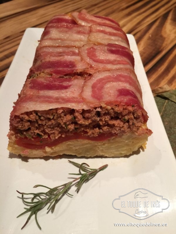 Al terminar el tiempo desmoldamos y si vemos que le queremos dar más color podemos gratinarlo un par de minutos.