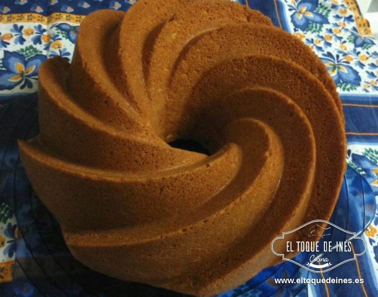 Espolvorear si queréis con un poco de azúcar glasy listo para disfrutar acompañado de un café, un chocolate, un te...