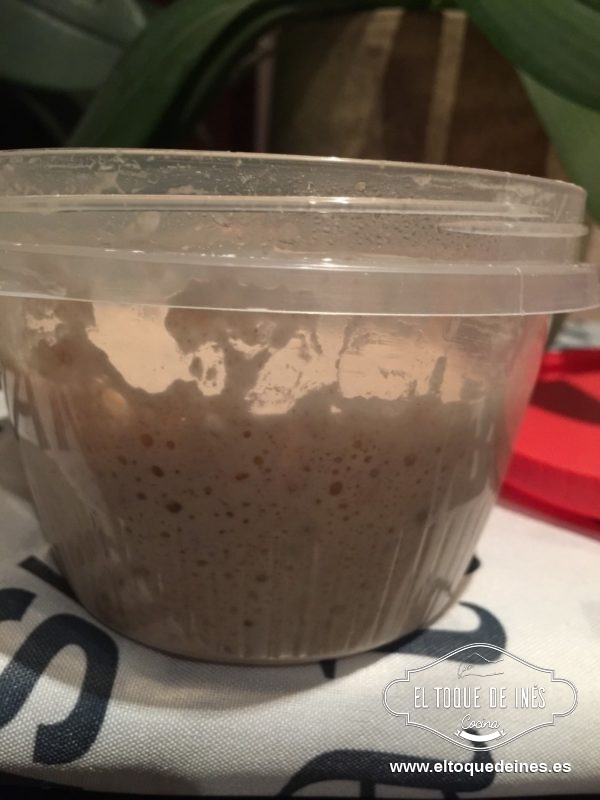 7º día 
Nuestra masa madre ya está activa,si queremos ya podemos utilizarla o sino la podemos guardar en la nevera para no tener que alimentarla todos los días y la refrescamos el día que la vayamos a utilizar para hacer pan; yo la antigua que tenía lo hacía una vez a la semana.