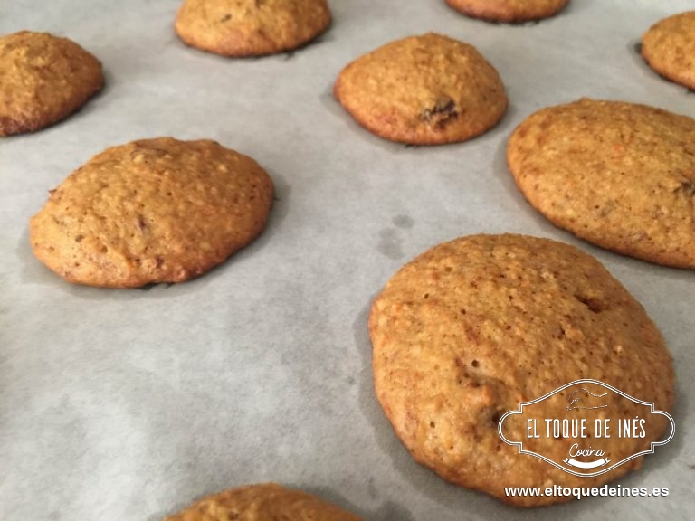 Las vamos colocando separadas porque con el calor del horno se van a expandir un poco, y con 14 min es más que suficiente, pero depende un poco d l tamaño que las hagáis, igual con 12 min les llega, tenéis que irlas vigilando.