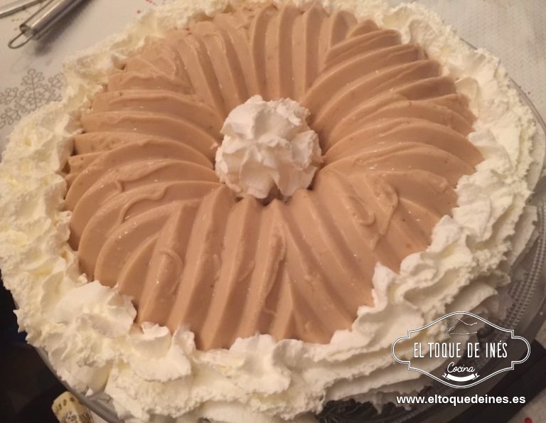 Adornáis con nata montada, caramelo, sirope de chocolate...a gusto de cada uno.

