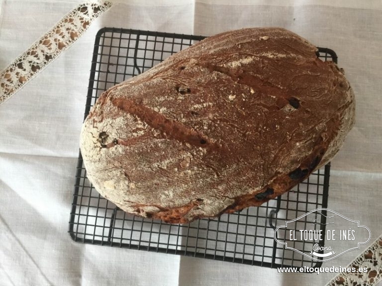 Cuando termine el tiempo lo sacáis y que se enfríe sobre una rejilla.