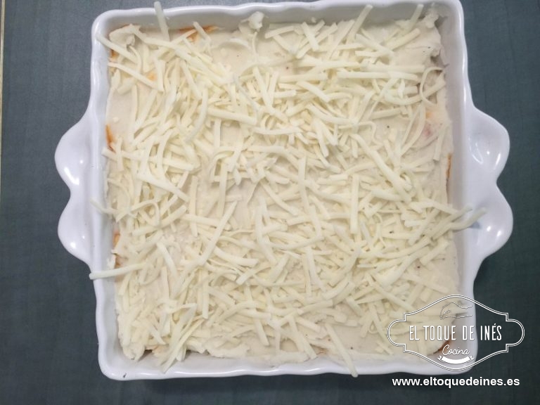 Espolvoreamos con queso rallado por encima.