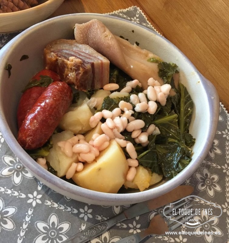 Con el agua sobrante del cocido le echamos unos fideos y se nos hace una riquísima sopa.