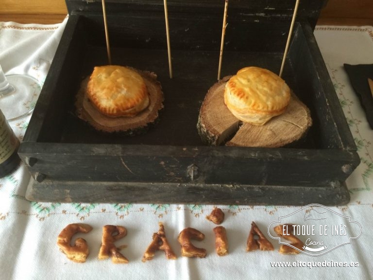 Pintamos con el huevo batido e introducimos en el horno a 180º C.