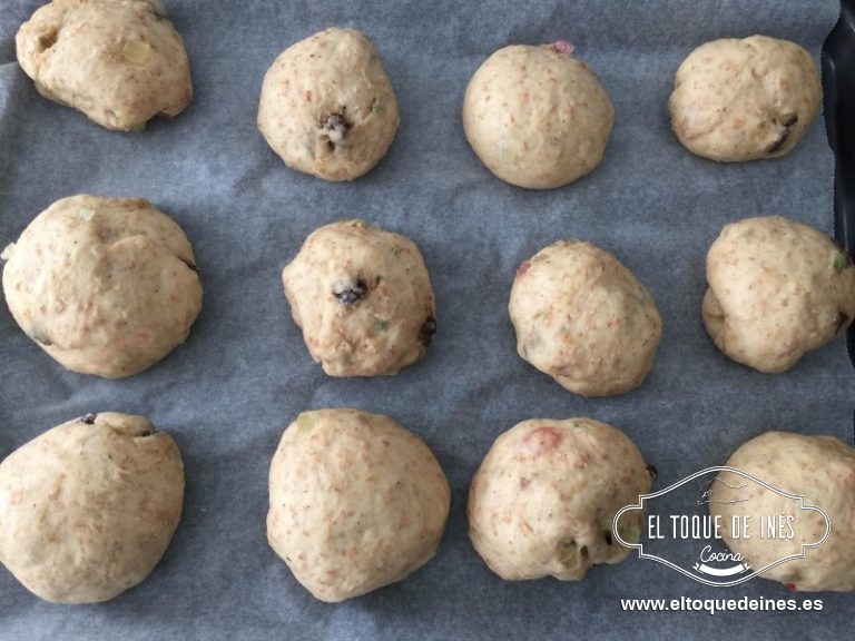 Cubrimos con film transparente algo aceitado para que no se pegue y dejamos reposar 45 minutos más.