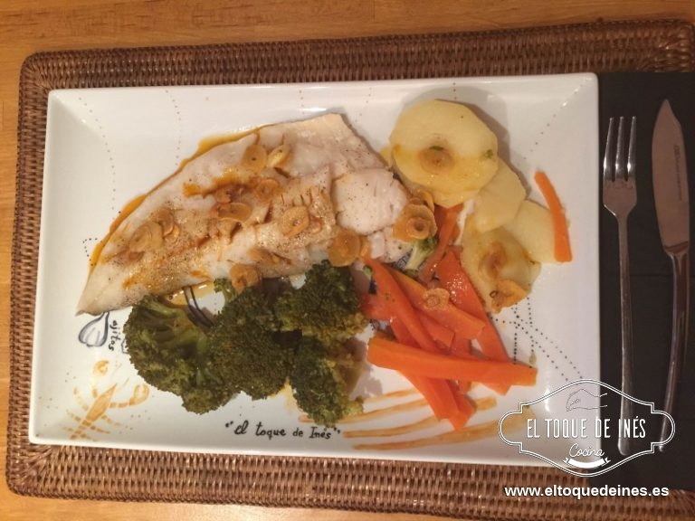 Bacalao al vapor con verduras y ajada
