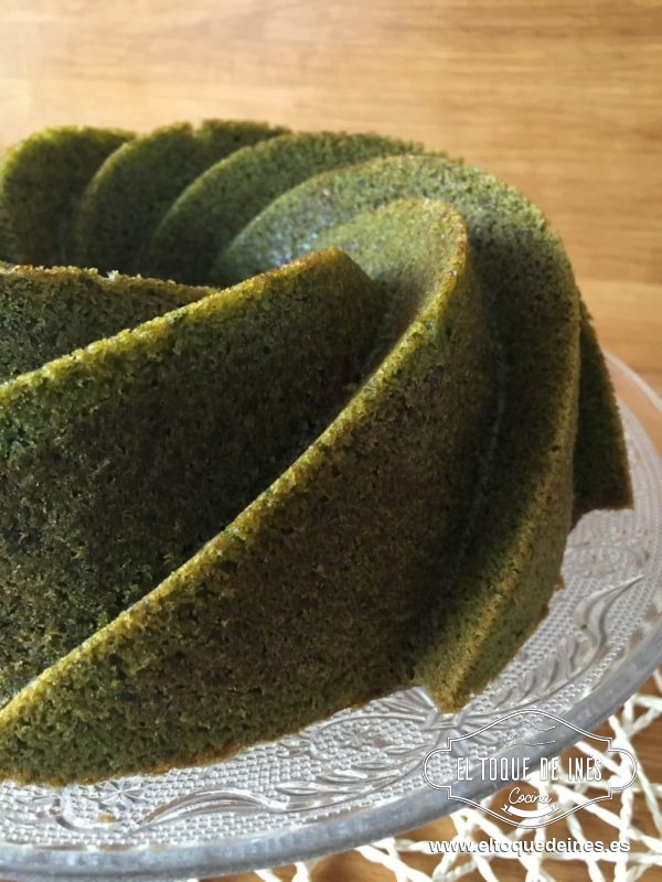 Dejamos enfriar 10 minutos antes de desmoldarlo.
Lo dejamos enfriar una vez desmoldado.