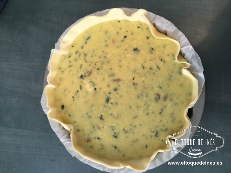 Sobre la masa echamos el relleno y al horno durante aproximadamente 30 min a 180ºC.