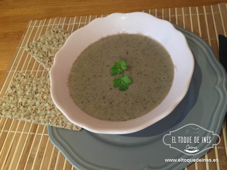 Al finalizar trituramos 20 seg/ vel 4-7 progresiva.
(Si no tenéis Thermomix lo haréis en una olla siguiéndo los mimos pasos y al finalizar triturar con la batidora). 