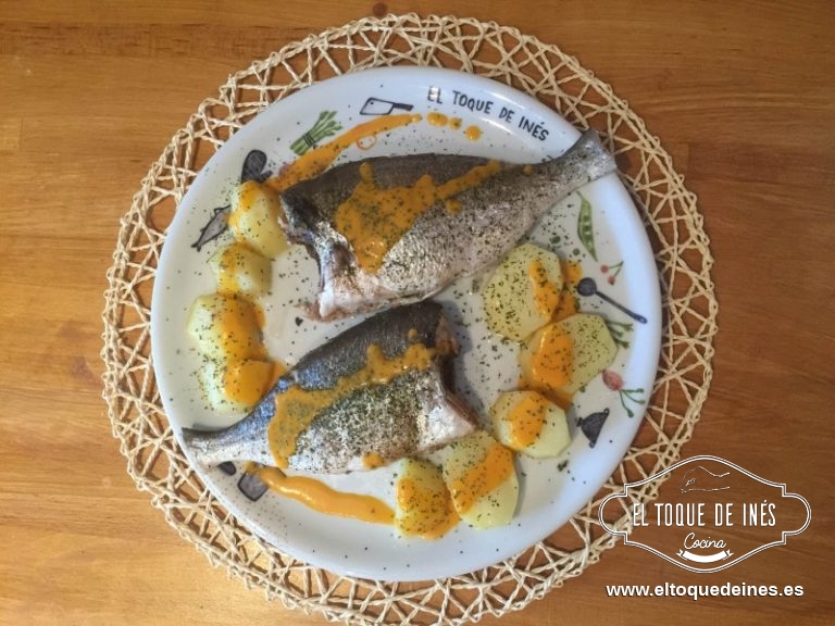 Servimos las doradas con las patatas y salseamos.
A disfrutar!