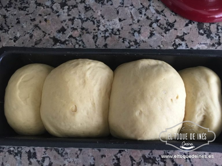 Dejamos de nuevo reposar hasta que aumente el tamaño, tapado, aproximadamente media hora.