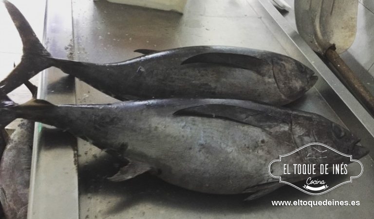 El pescadero a mí ya me hizo las rodajas gruesas, del tamaño de mis botes, le quitó las vísceras y me lo limpió completamente.
