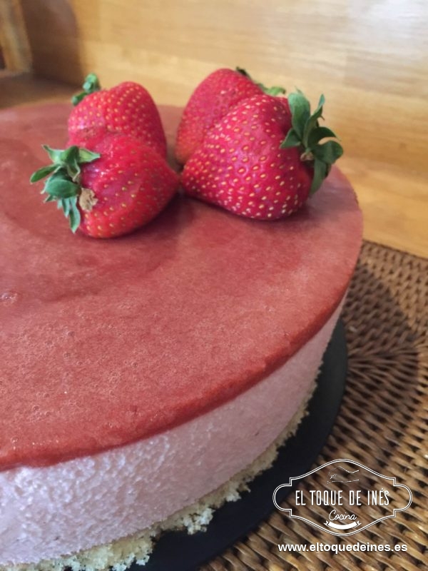 Decoramos con un par de fresas y lista para disfrutar!