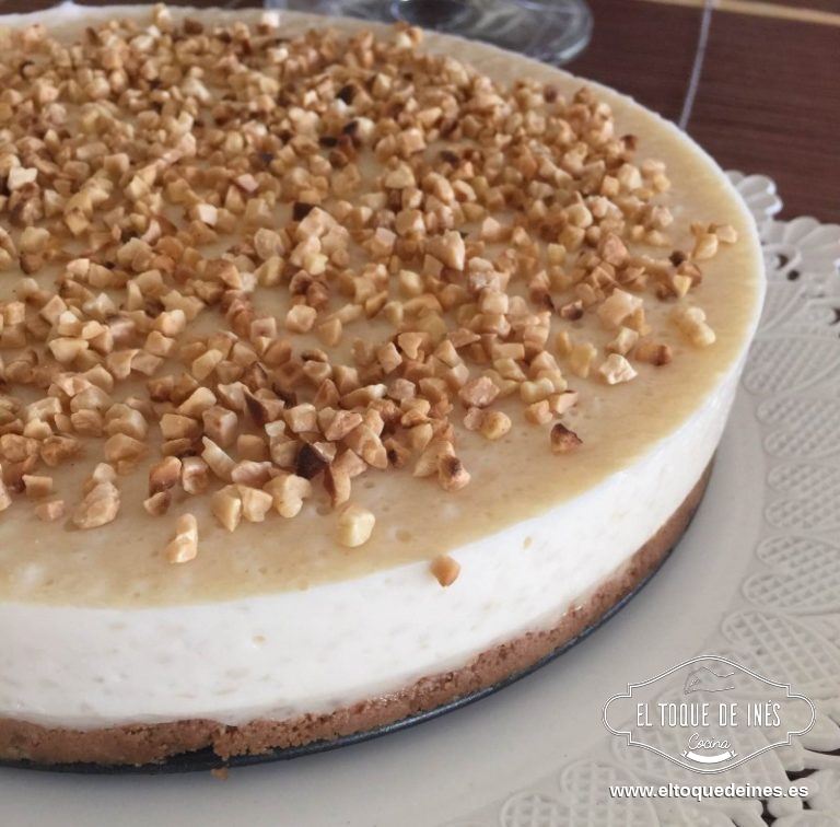 Cuando esté cuajada decoramos con el granillo de almendra.