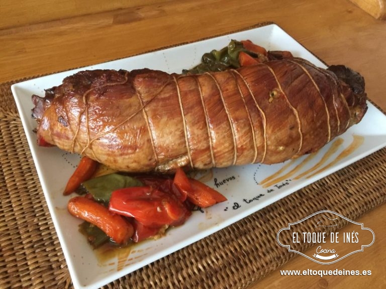 Una ve asado retiramos y dejamos enfriar un poco; se os cortará mucho mejor y está tan bueno en frío como en caliente.