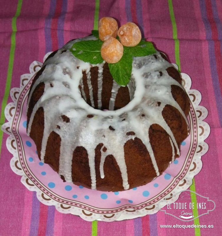 Para el glaseado nos ayudamos de unas varillas y que quede bien mezclado.