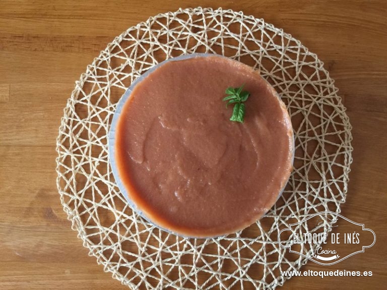 Cubrimos la superficie de toda la tarta y volvemos a meter en el frigorífico un par de horas.