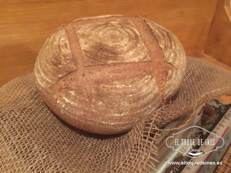 Una vez finalizado el tiempo en todos los casos, sacamos el pan del horno y dejamos enfriar sobre una rejilla.