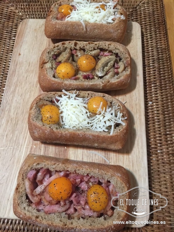 Molemos un poco de pimienta y repartimos el queso rallado por la superficie.