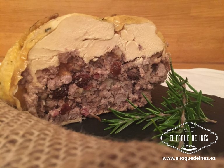 Sacamos una vez hecho, dejamos enfriar un poco para que sea más fácil de cortar y acompañamos de patatas fritas, arroz blanco o una rica ensalada.