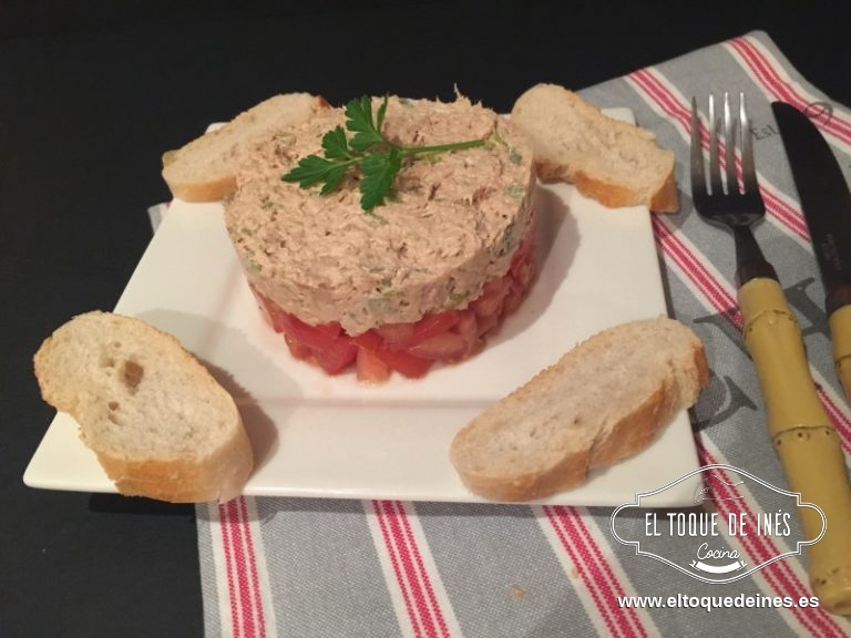 Tartar de tomate con bonito en aceite