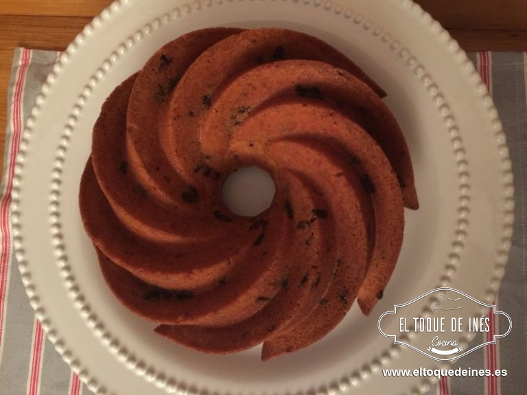 Una vez finalizado el tiempo comprobamos que está bien hecho, en mi caso por usar el molde nordic ware espero 10 minutos antes de desmoldar y tan queda a enfriar desmoldado.