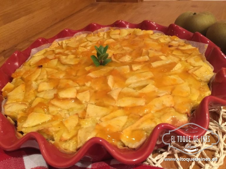 Sacamos del horno y cubrimos con mermelada de albaricoques o de melocotón.