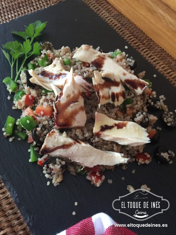 Ensalada de quinoa con bonito en aceite