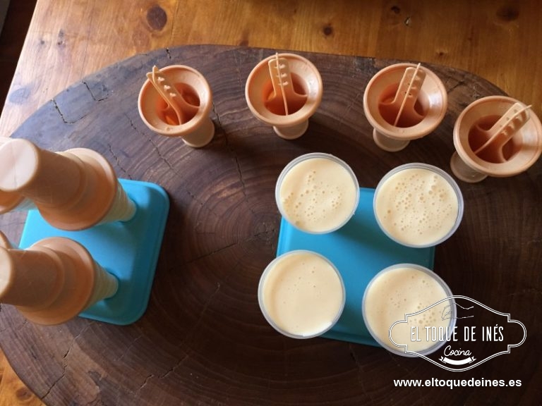 Incorporamos la leche, los yogures, el azúcar y mezclamos todo muy bien, en Thermomix 1 min/ vel 7-8.