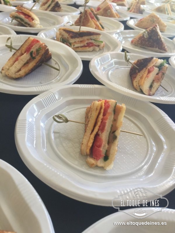 Hicimos un pincho solidario para recaudar para "Acción contra el hambre", todos nuestros padres colaboraron.