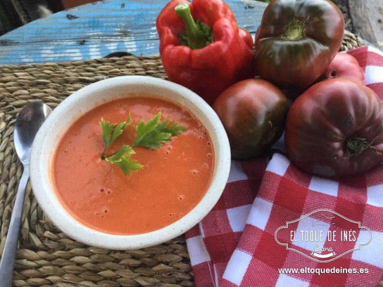 Salmorejo con pimientos del piquillo