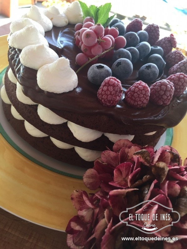 Tarta de chocolate y frutos del bosque - El Toque de Inés