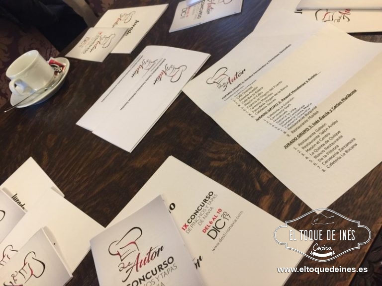 Y así terminó la mañana de probar pinchos, nos volvimos a reunir a las 19:45 con todos los miembros del jurado en el Palacio de Arias, a deliberar que 8 pinchos eran los mejores y que pincho era el que mejor maridaje tenía con los vinos Urbión que en este caso fue el premio para la cafetería estación, con su pincho "Gajo de otoño con abalorios de otoño" (siento no poneros foto).