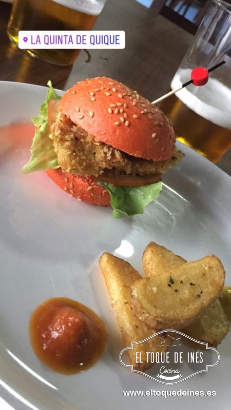 4º pincho, Restaurante la Quinta de Quique, con su "Burguer la quinta", minihamburguesa (el pan podía ser de tomate, curry o  de pollo crujiente acompañado de patatas gajo, mostaza y ketchup.