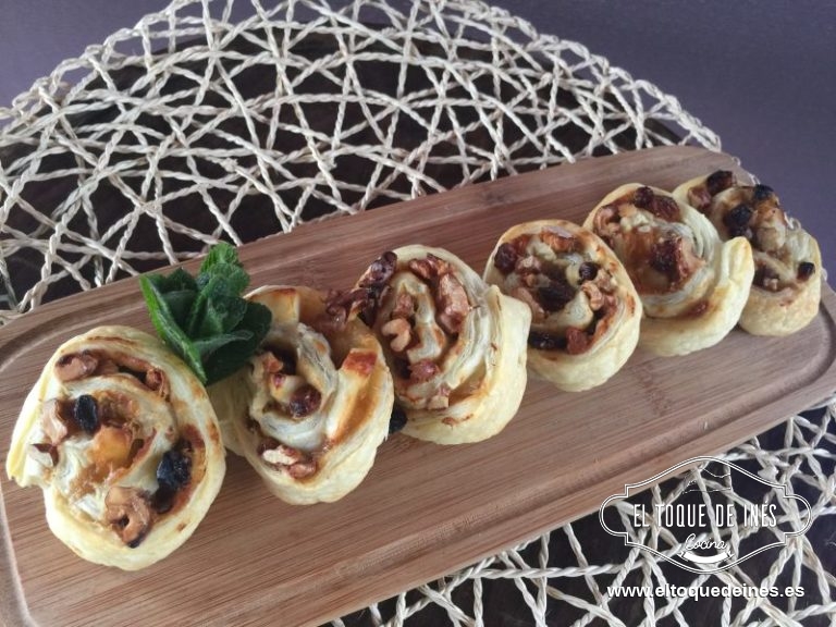 Molinetes con queso brie, nueces y pasas