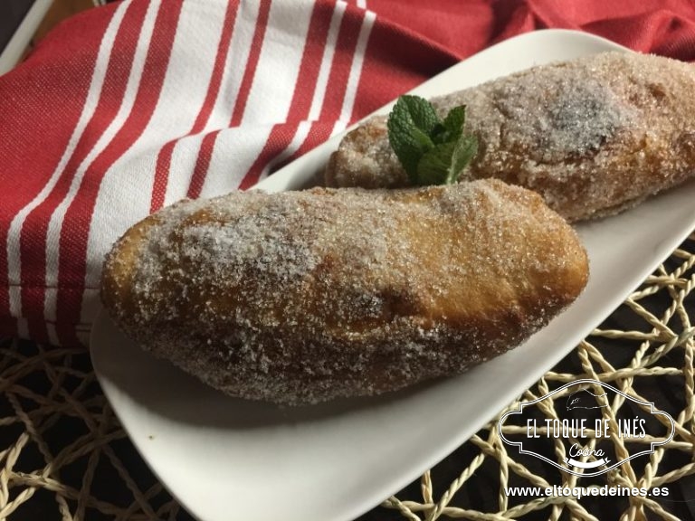 Freímos en abundante aceite, a fuego medio para que no se queme por fuera sin que se cocine por dentro.