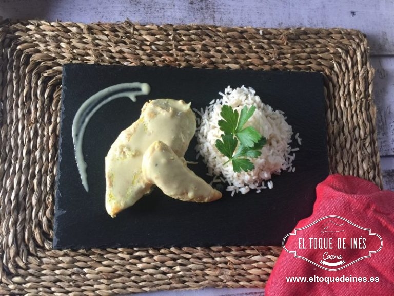 Retiramos del fuego, pasados unos 15 minutos y acompañamos de arroz blanco cocido, patatas fritas o una guarnición de verduras.