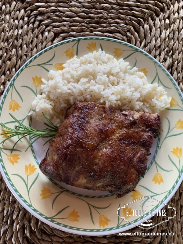 Pasado ese tiempo volvemos a pintar por ambos lados con la salsa y dejamos ya que se hornee hasta que coja ese tono dorado tan rico.