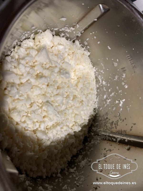 Si tenéis thermomix echáis los arbolitos de la coliflor y programamos 4 seg/ vel 5.

