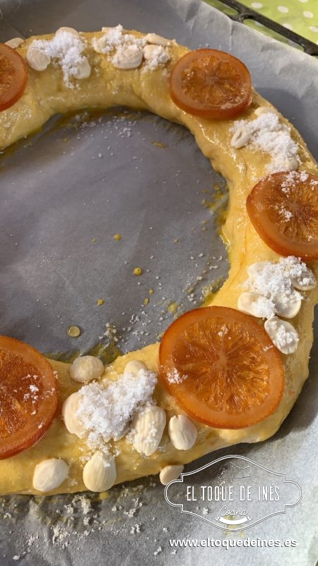 Dejar enfriar y si quieres lo podéis rellenar de nata montada, de trufa, de moka o crema pastelera. 
En mi casa les gusta así sin nada.