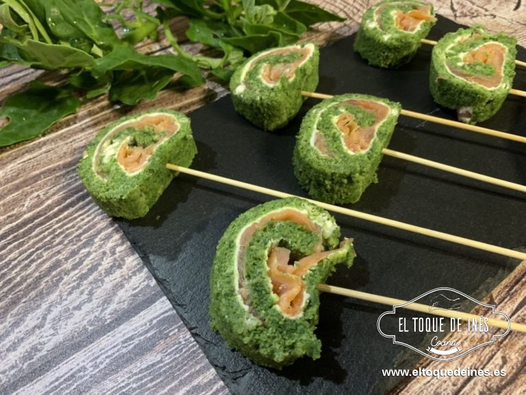 Y ya solo queda servirlo, queda bonito en rodajas pinchadas con una brocheta.
Listo para disfrutar!