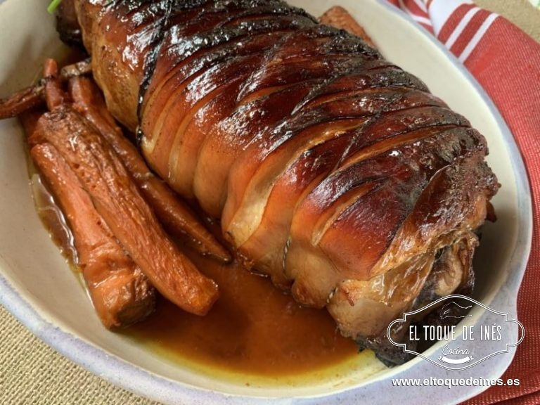 Le llevará hacerse como unas 3 horas, ha de quedar dorado por fuera y tierno y jugoso por dentro.