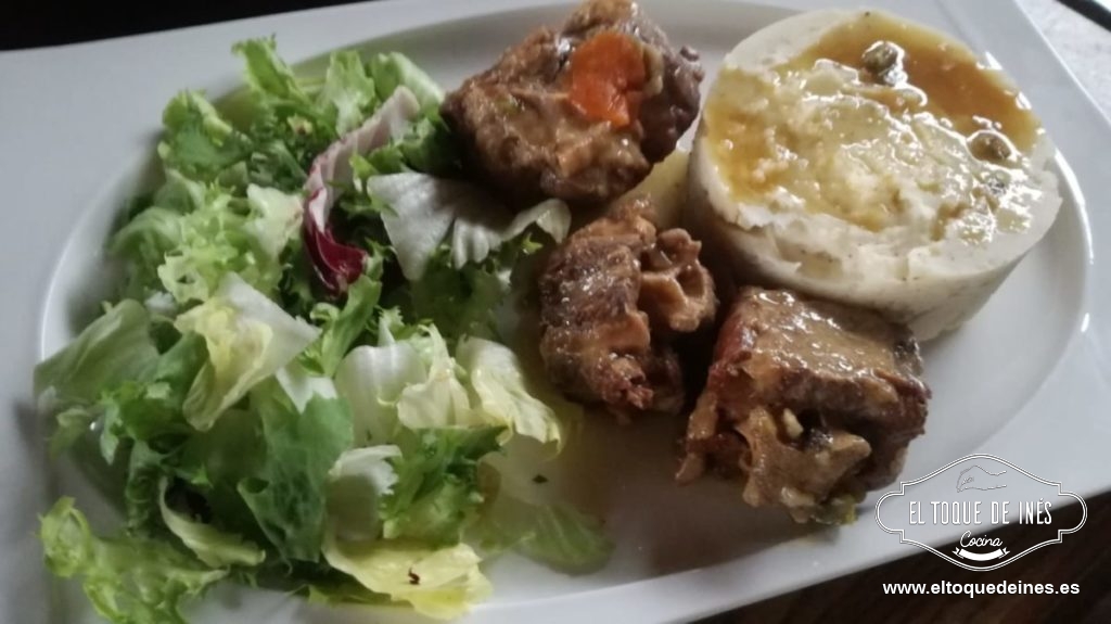 Rabo de ternera con puré de patata