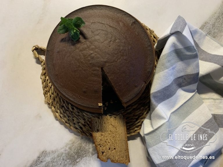 Yo usé el doble de receta y el molde es de 26cm, por si os hacéis una idea.
