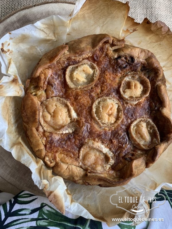 Repartimos el queso en rodajas por encima y metemos al horno durante aproximadamente 35 minutos a 180º C.