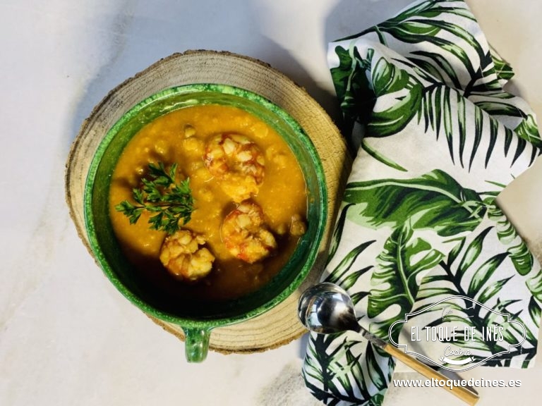 Guiso de garbanzos con langostinos
